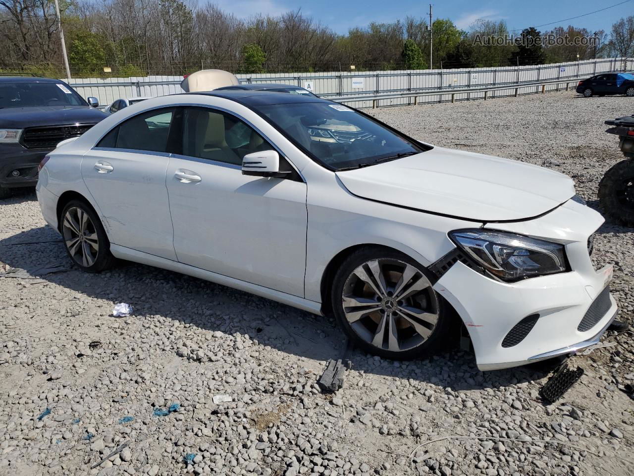 2019 Mercedes-benz Cla 250 Белый vin: WDDSJ4EB0KN725570