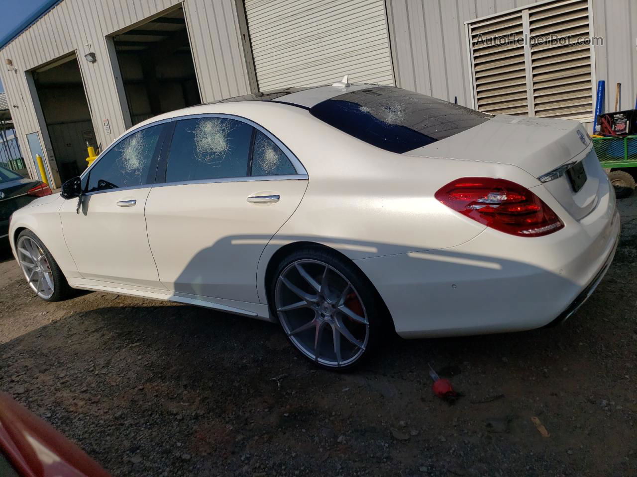 2015 Mercedes-benz S 550 Белый vin: WDDUG8CB9FA198062