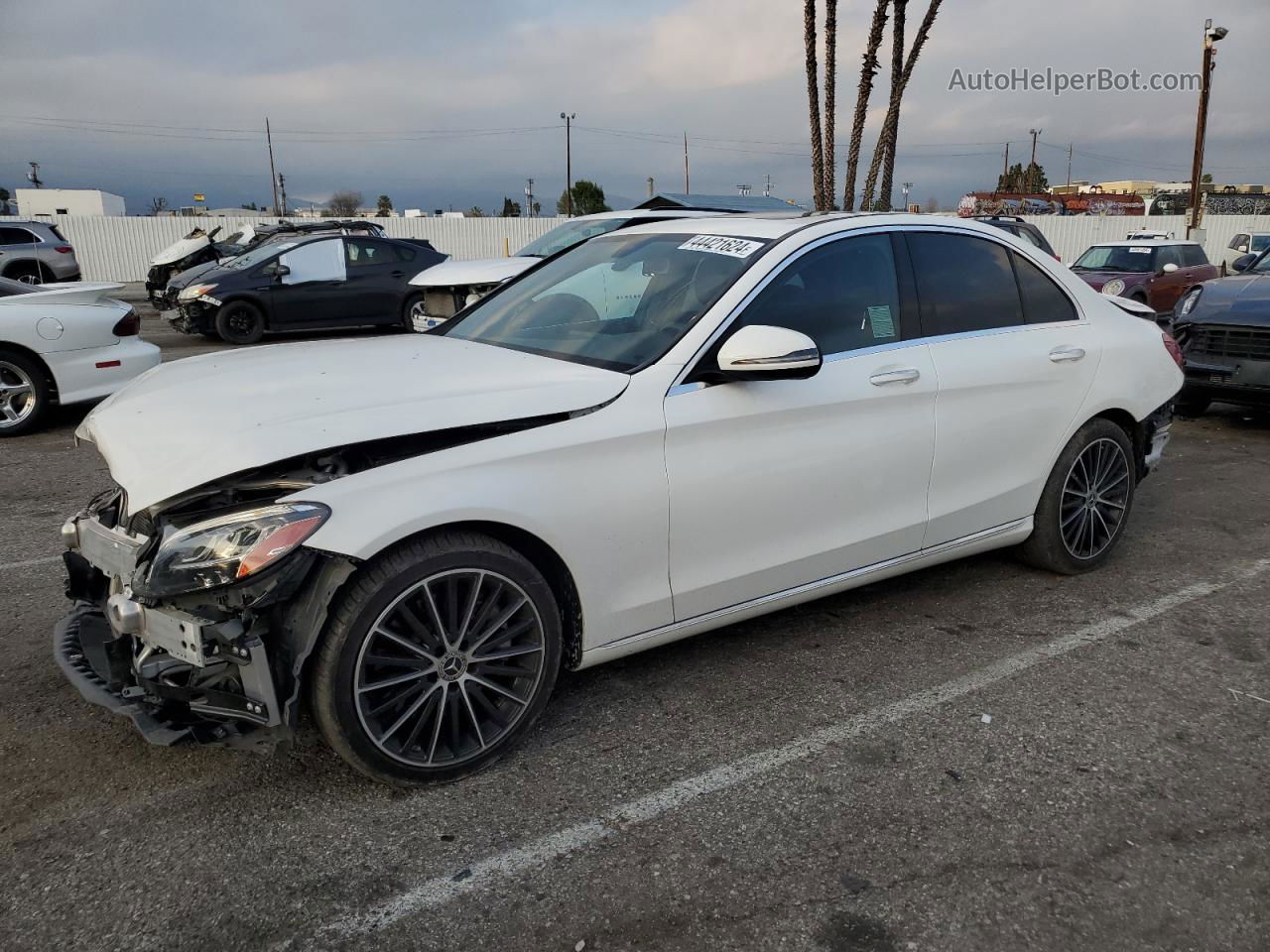 2019 Mercedes-benz C 300 Белый vin: WDDWF8DB5KR457958