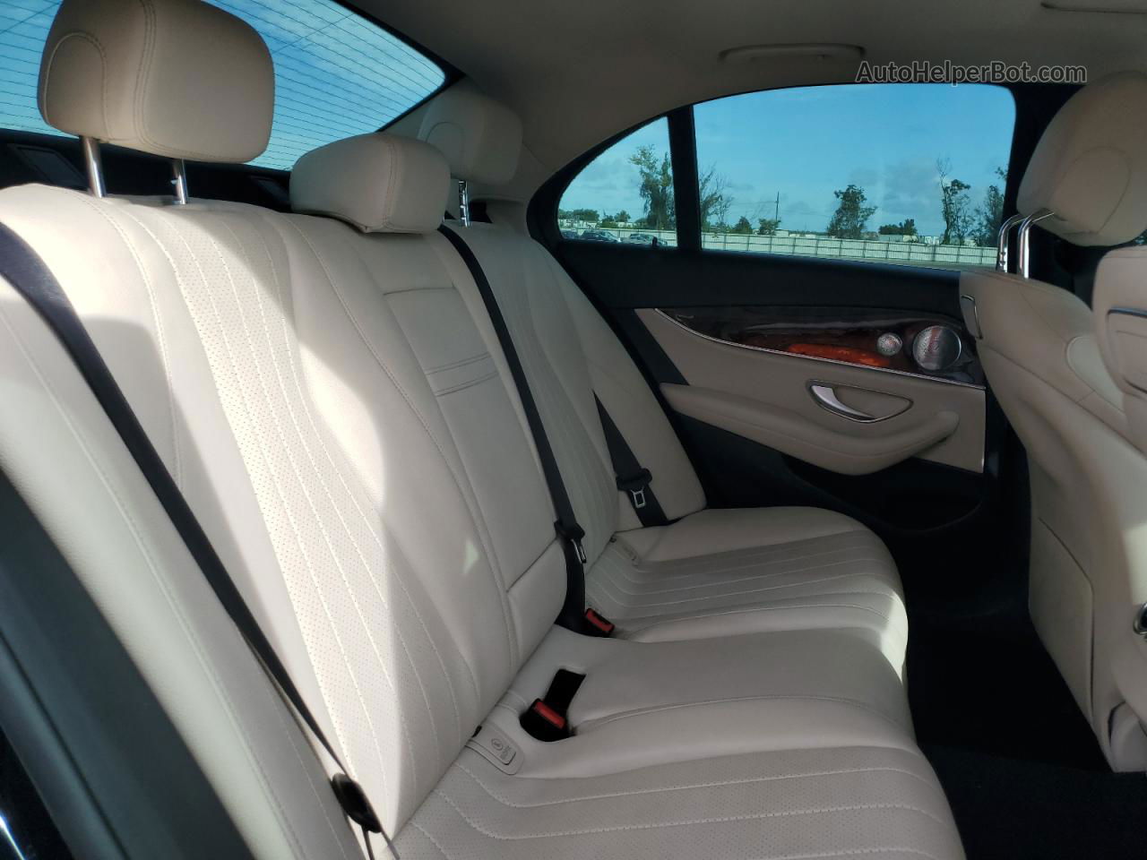 2019 Mercedes-benz E 300 Blue vin: WDDZF4JB2KA490117