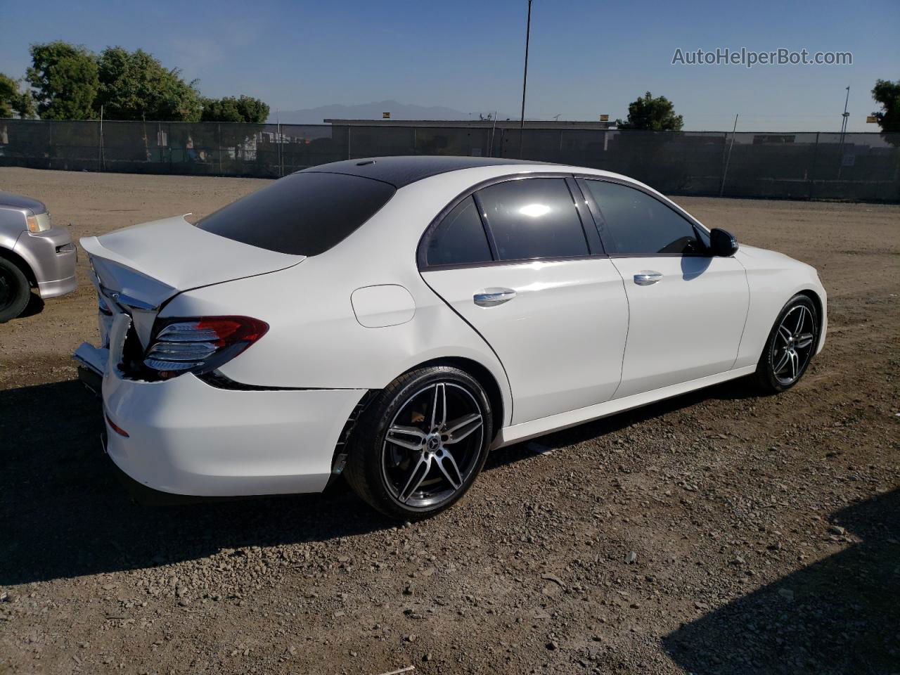 2019 Mercedes-benz E 300 White vin: WDDZF4JBXKA583760