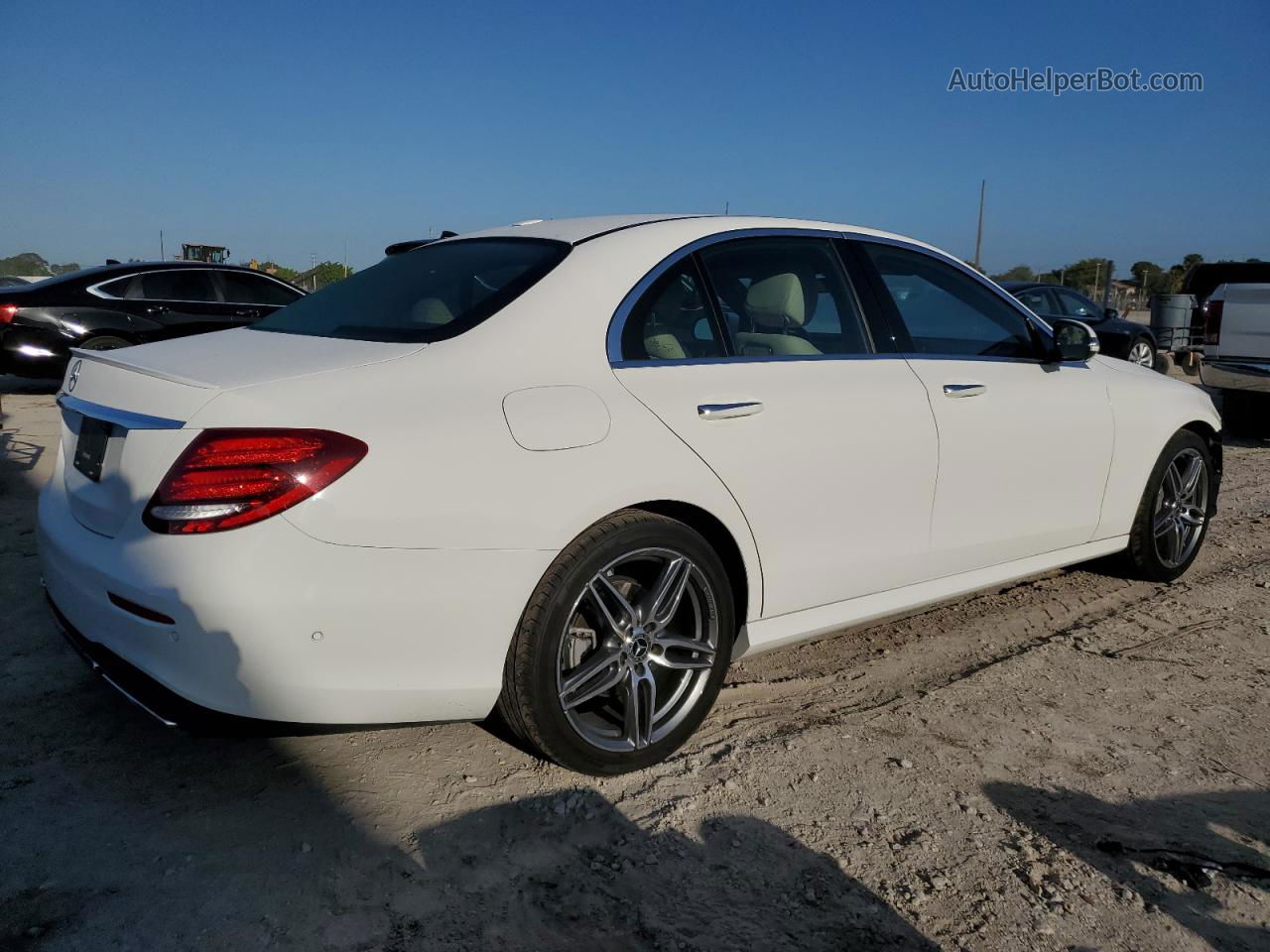 2019 Mercedes-benz E 300 White vin: WDDZF4JBXKA680702