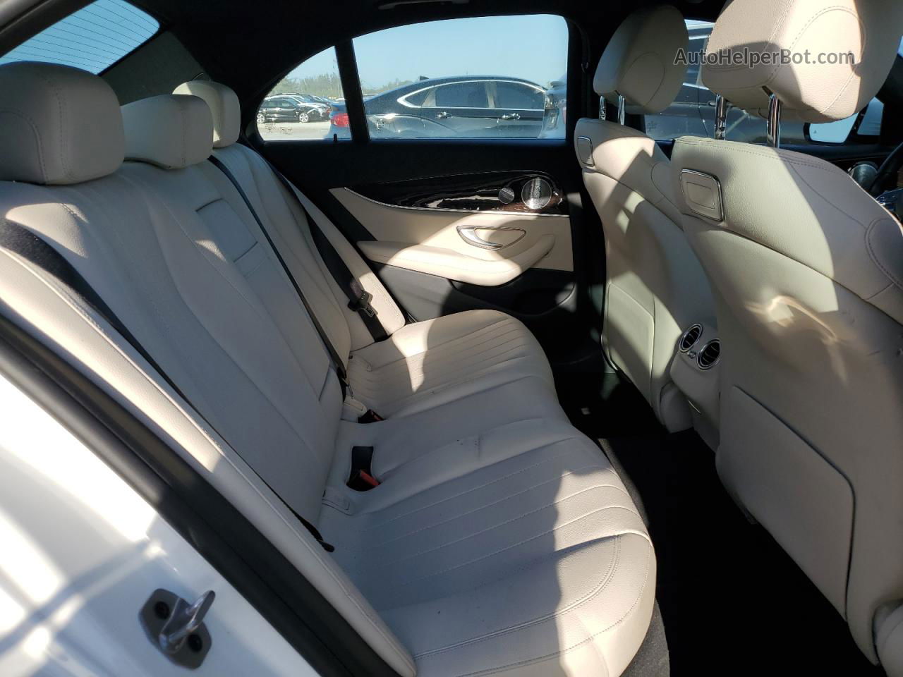 2019 Mercedes-benz E 300 White vin: WDDZF4JBXKA680702