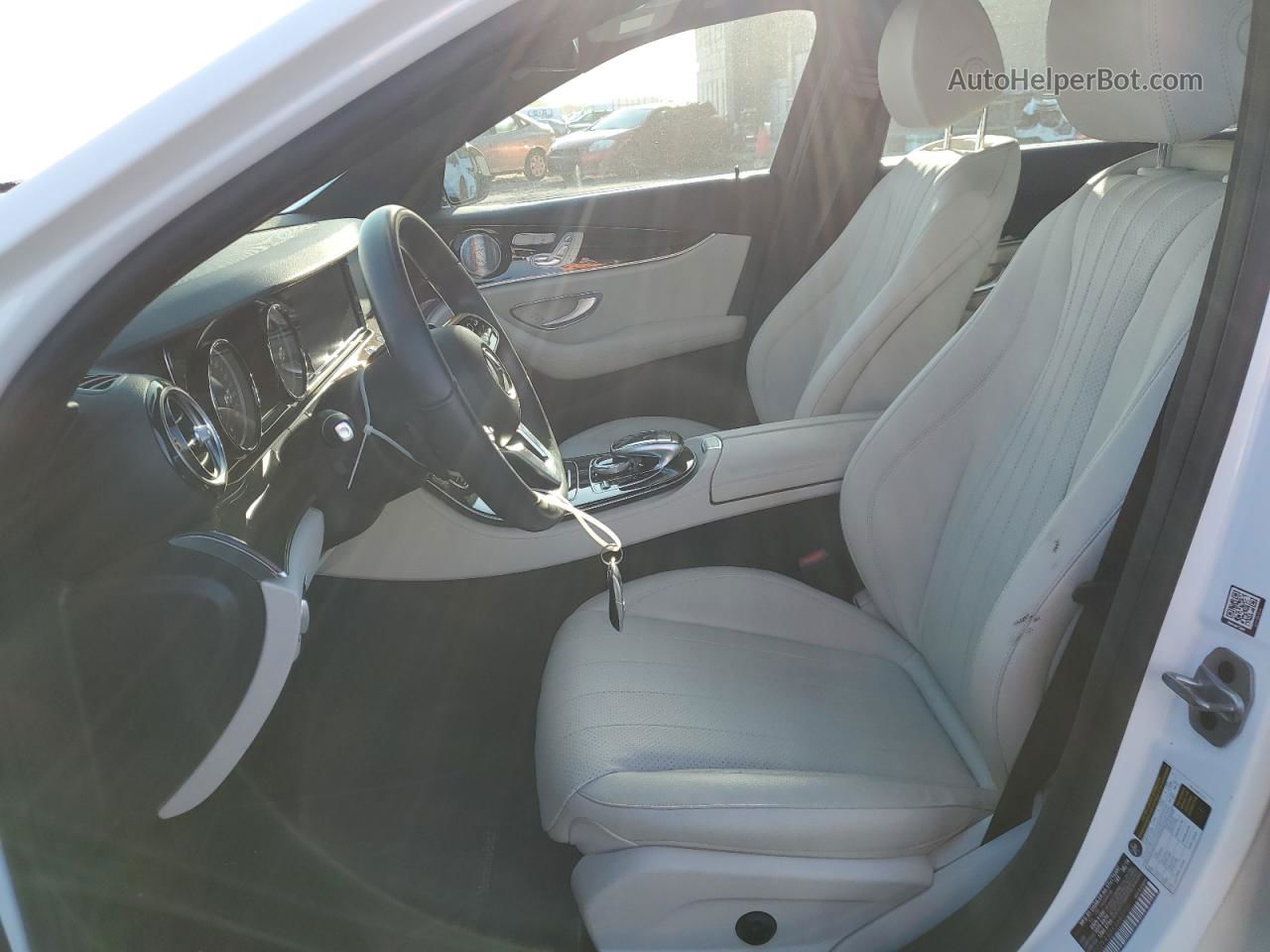 2019 Mercedes-benz E 300 White vin: WDDZF4JBXKA680702