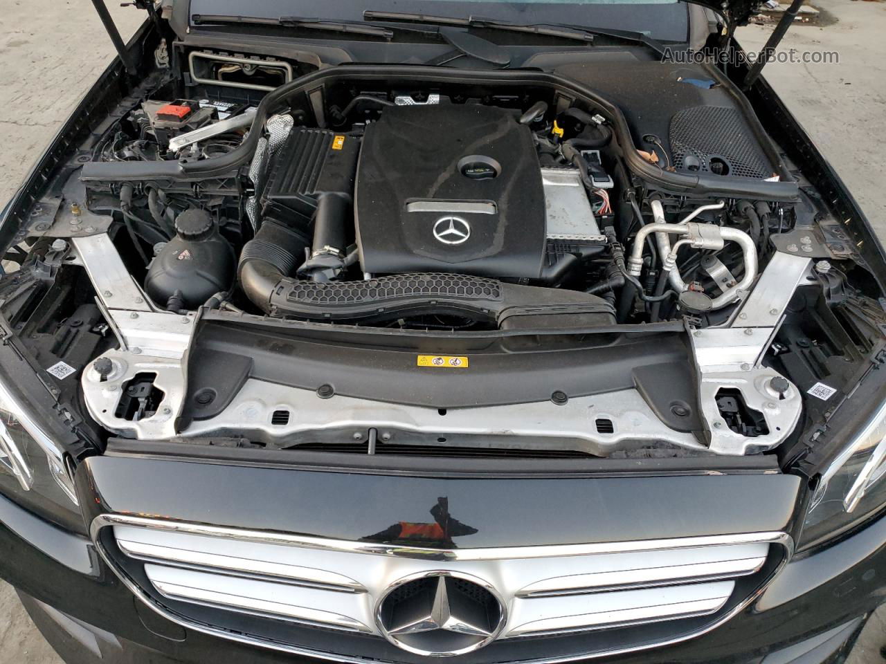 2019 Mercedes-benz E 300 4matic Черный vin: WDDZF4KB1KA553660