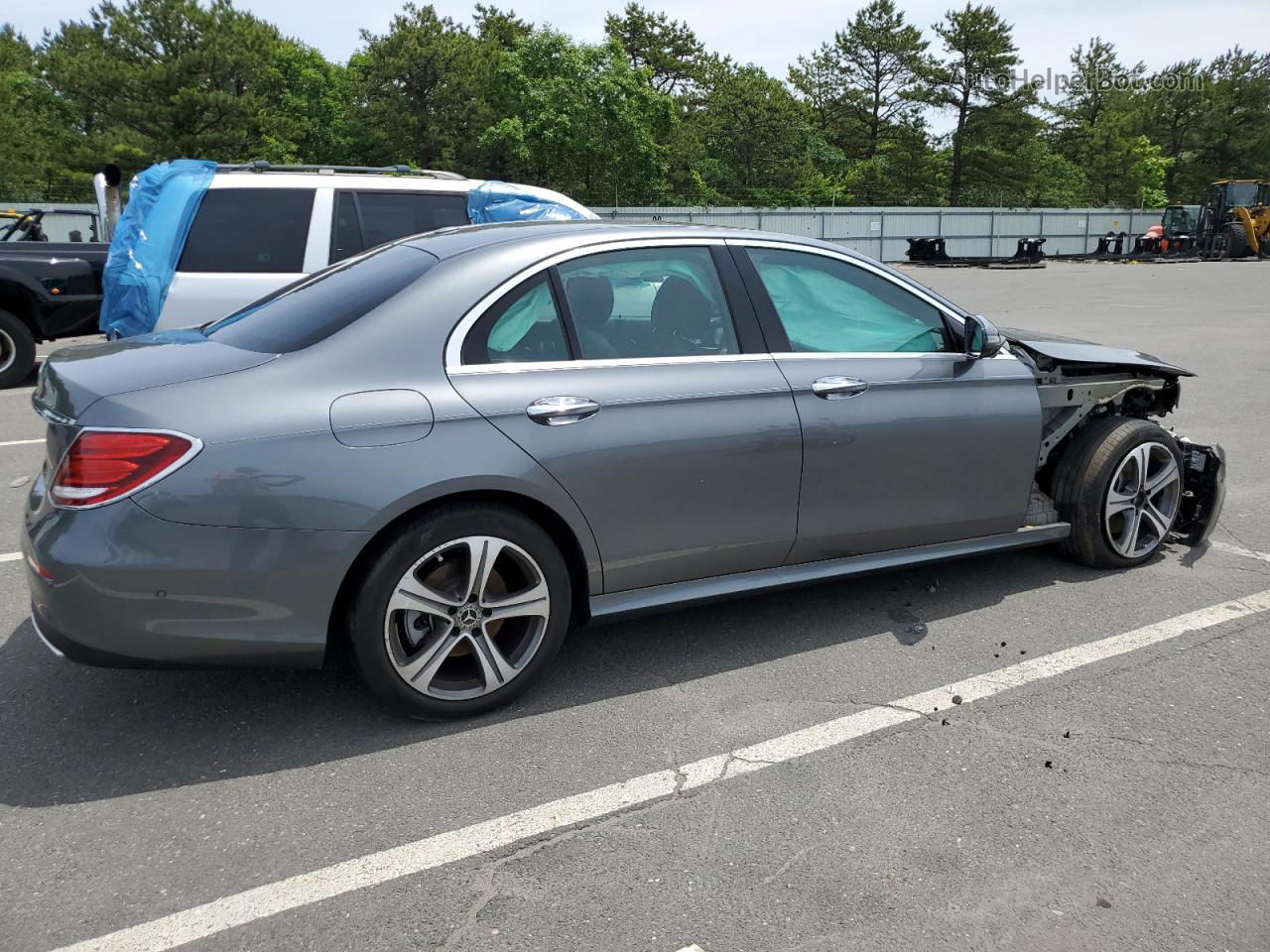 2019 Mercedes-benz E 300 4matic Серебряный vin: WDDZF4KB4KA528915