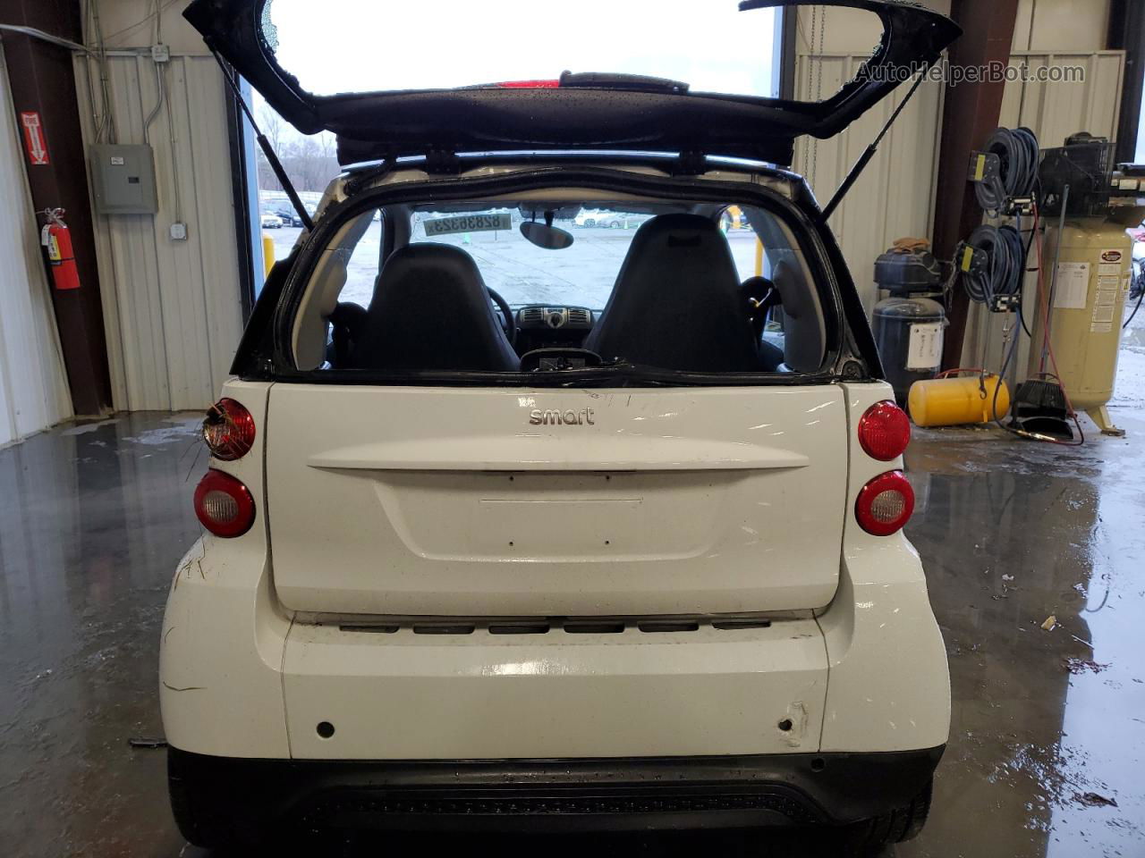 2014 Smart Fortwo Pure Белый vin: WMEEJ3BA2EK748241