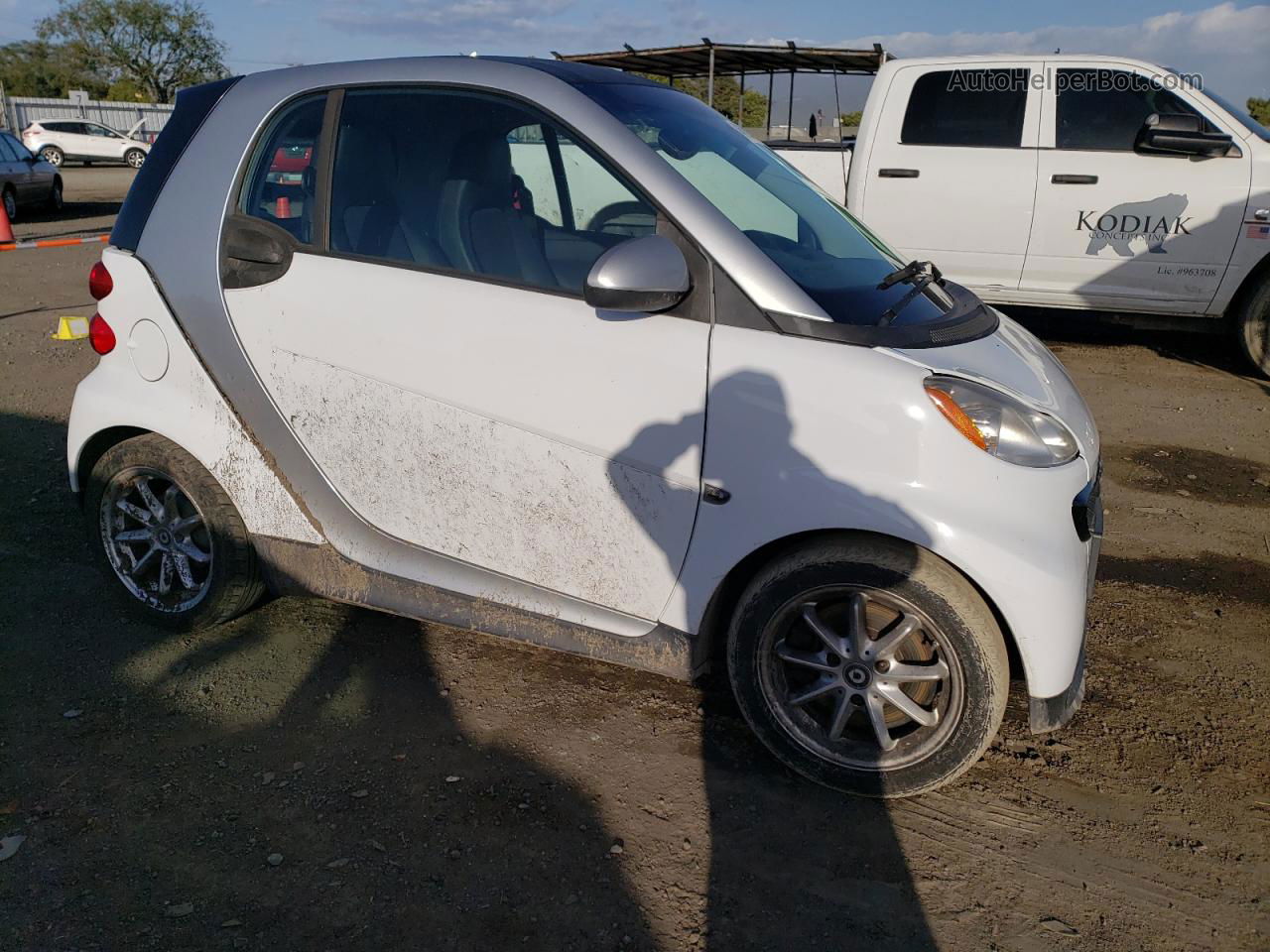 2014 Smart Fortwo Pure White vin: WMEEJ3BA2EK762687