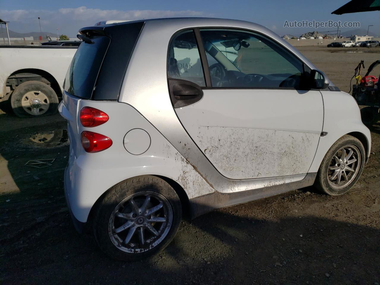 2014 Smart Fortwo Pure White vin: WMEEJ3BA2EK762687