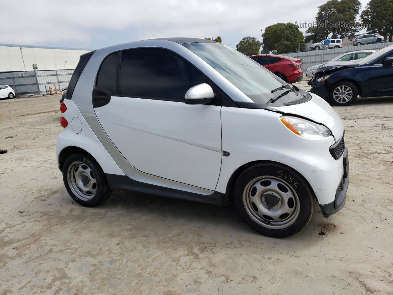 2014 Smart Fortwo Pure Белый vin: WMEEJ3BA5EK761999