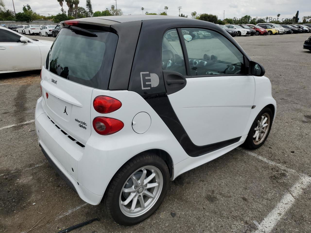 2014 Smart Fortwo White vin: WMEEJ9AA3EK786565