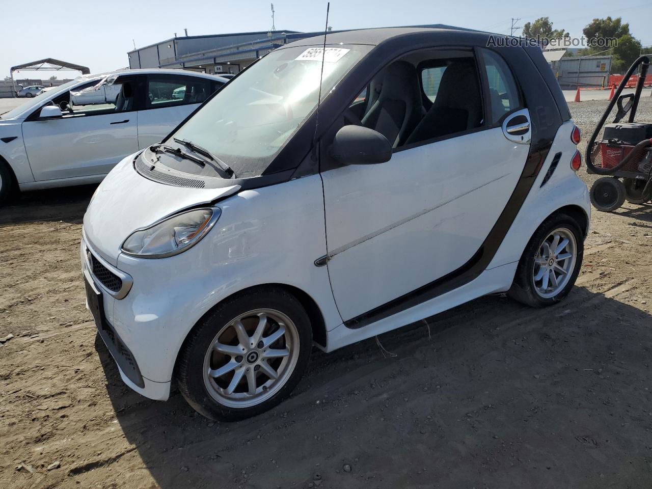 2014 Smart Fortwo  White vin: WMEEJ9AA5EK789757