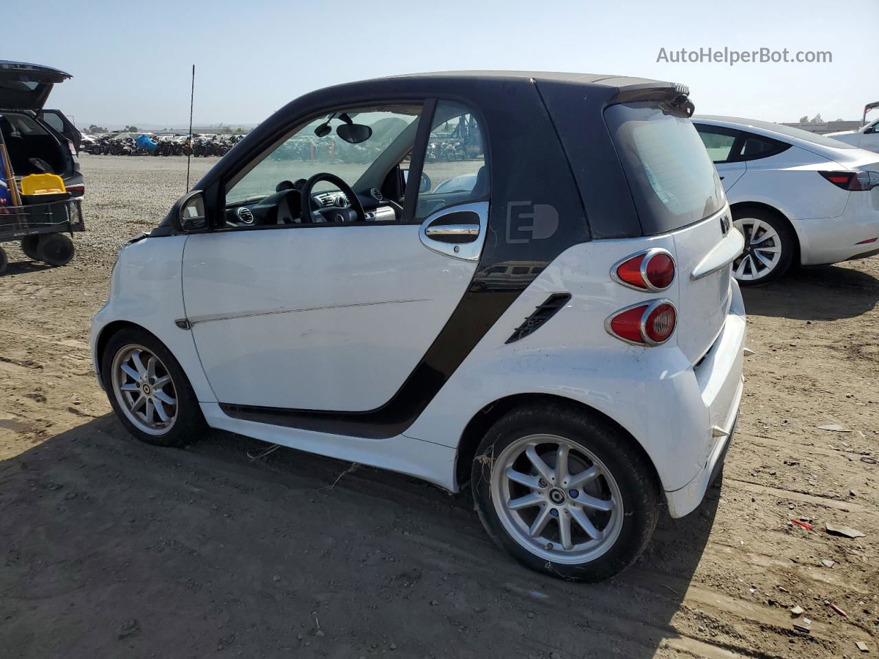 2014 Smart Fortwo  White vin: WMEEJ9AA5EK789757