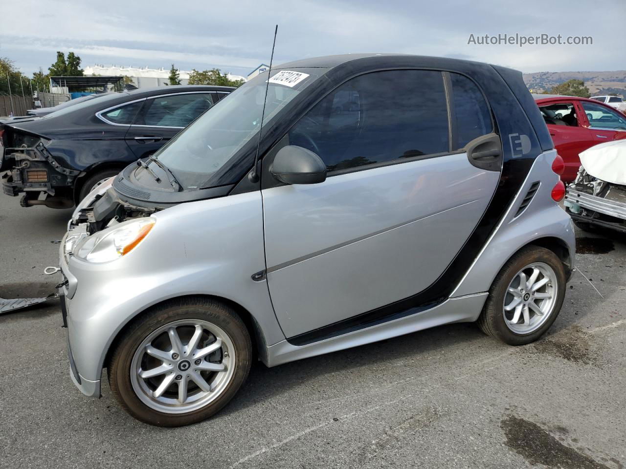 2014 Smart Fortwo  Серебряный vin: WMEEJ9AA6EK775415