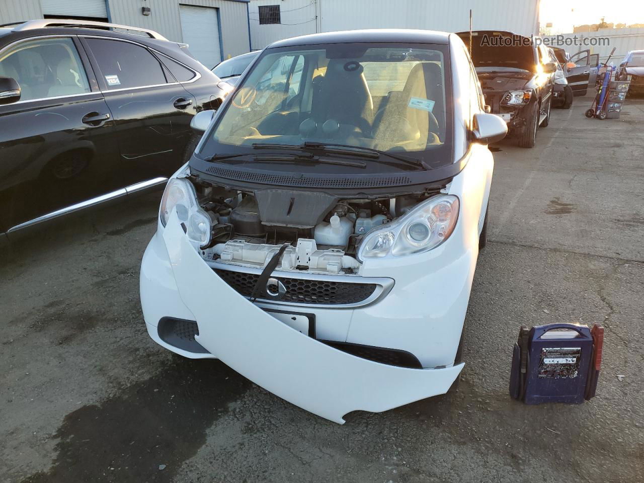 2014 Smart Fortwo  White vin: WMEEJ9AAXEK731708