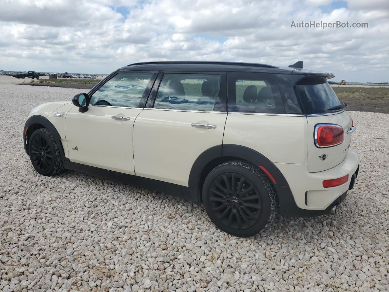 2018 Mini Cooper S Clubman All4 White vin: WMWLU5C55J2G03442