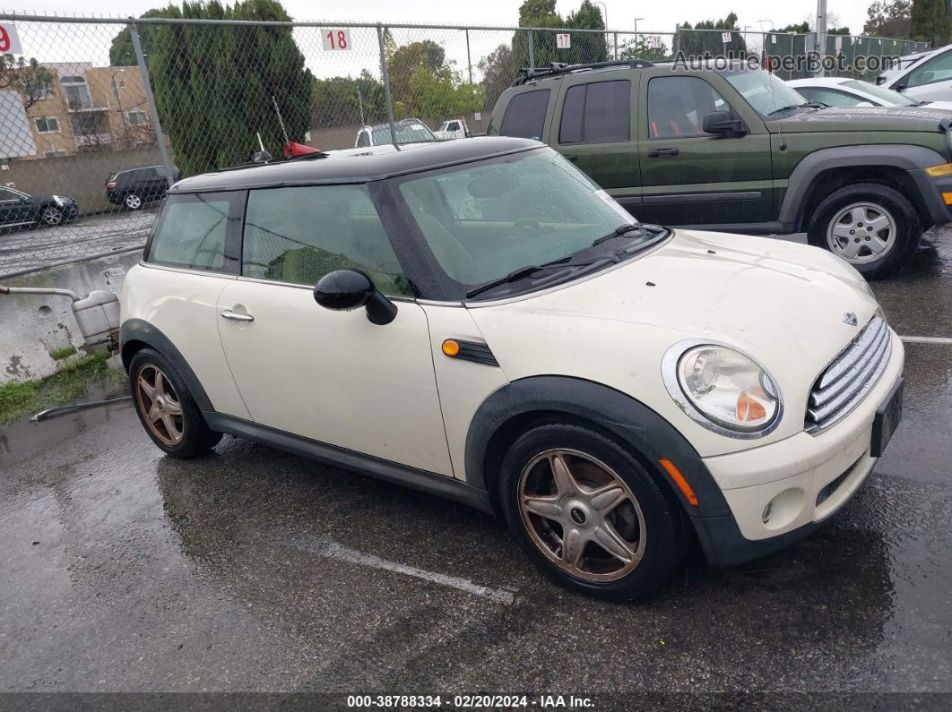 2007 Mini Cooper   Cream vin: WMWMF33507TL78334