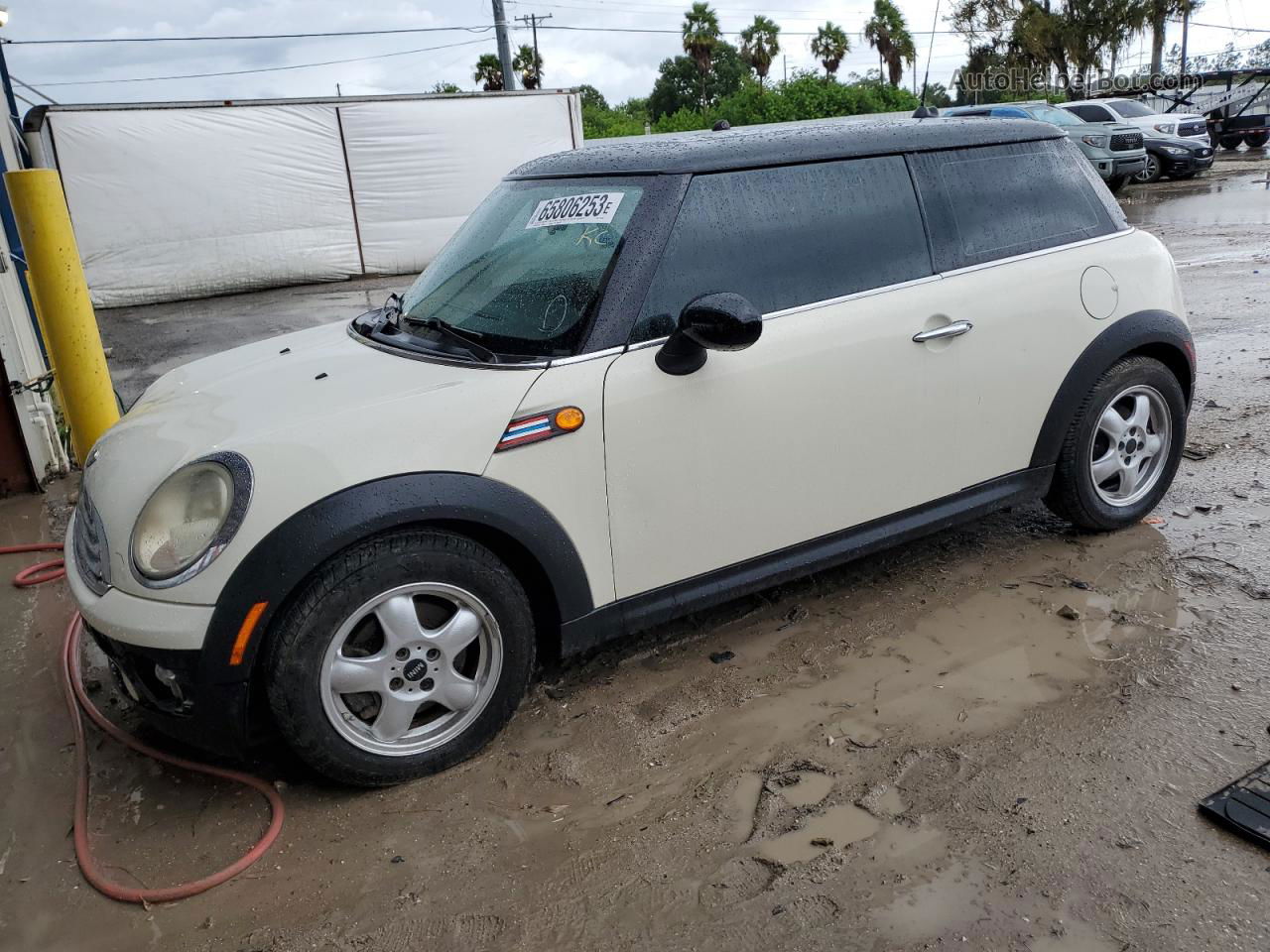 2007 Mini Cooper  Beige vin: WMWMF33517TT57556