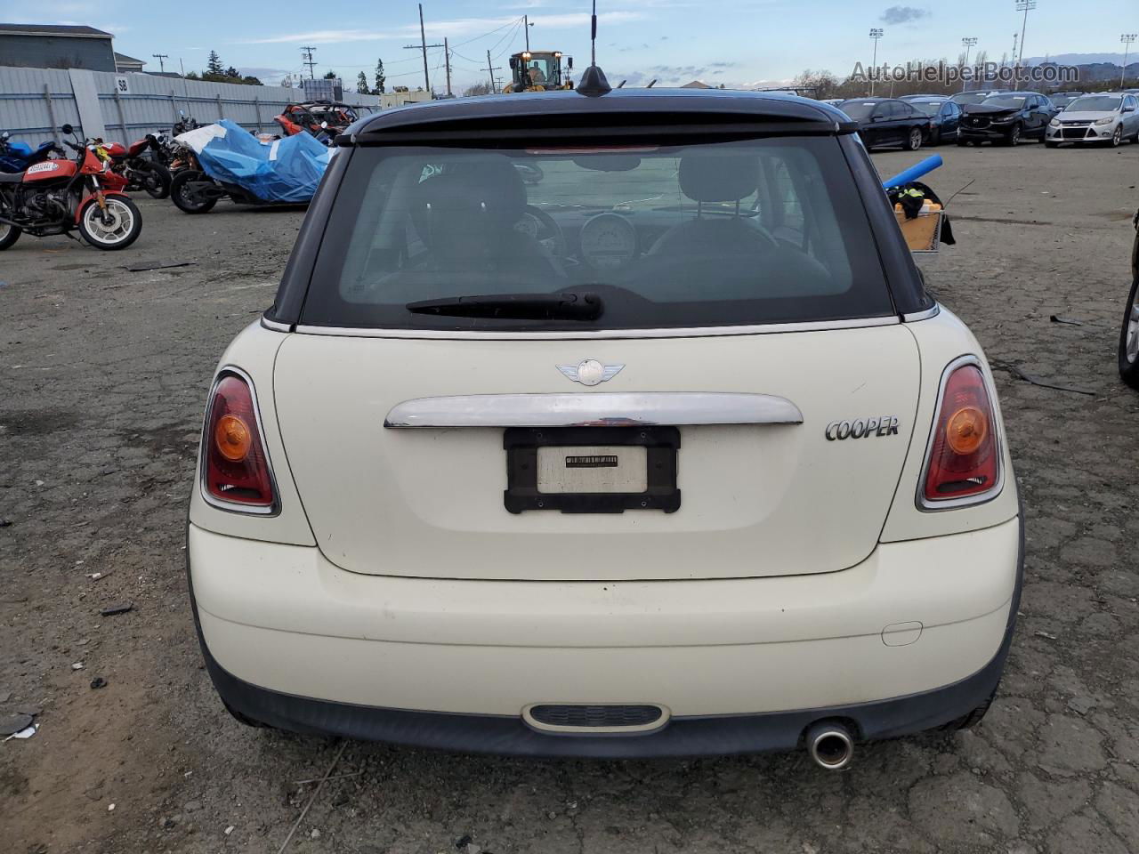 2007 Mini Cooper  Beige vin: WMWMF33537TL67246