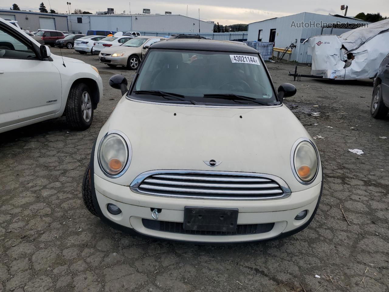 2007 Mini Cooper  Beige vin: WMWMF33537TL67246