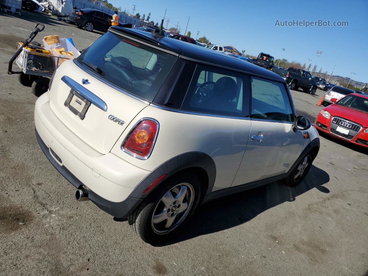 2007 Mini Cooper  White vin: WMWMF33537TT55839