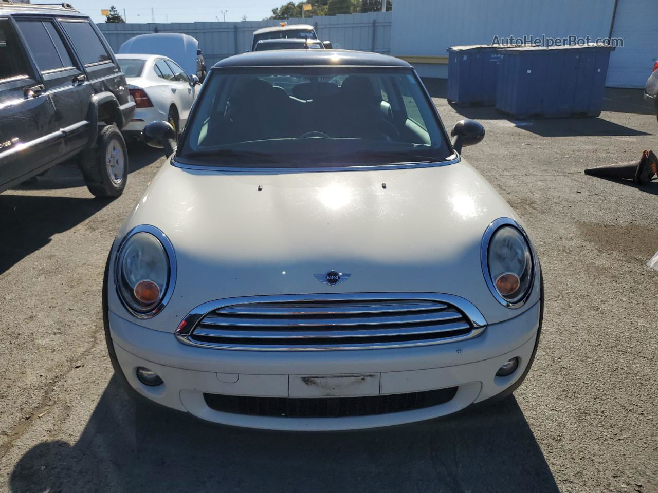 2007 Mini Cooper  White vin: WMWMF33537TT55839