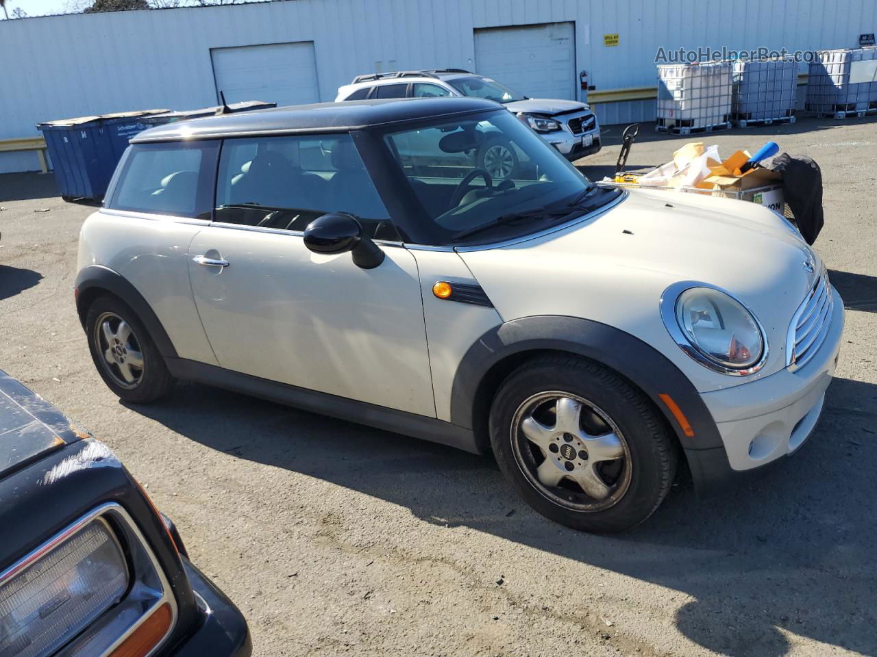 2007 Mini Cooper  White vin: WMWMF33537TT55839