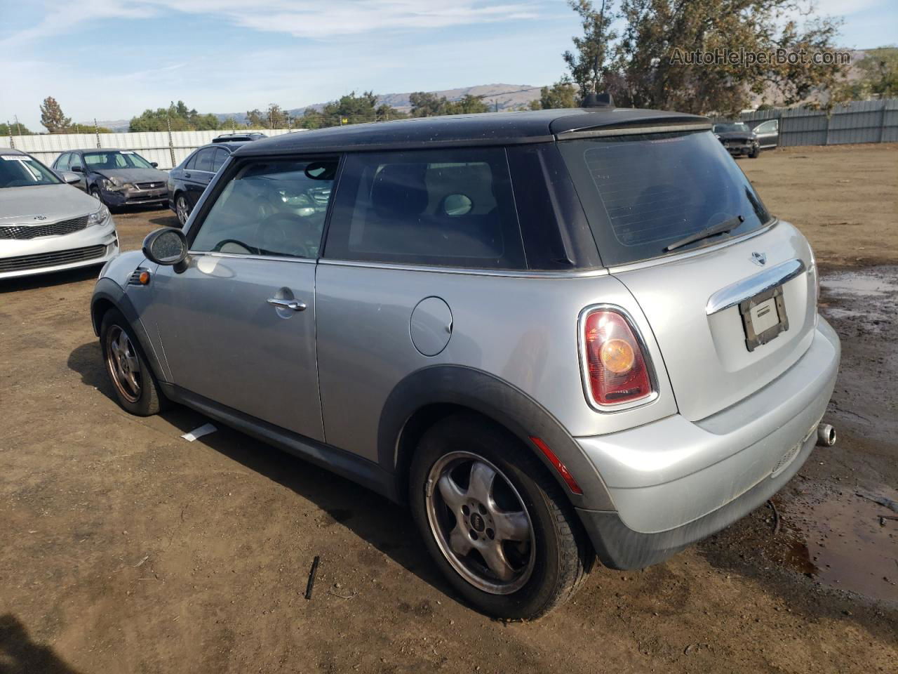 2007 Mini Cooper  Silver vin: WMWMF33537TT57526