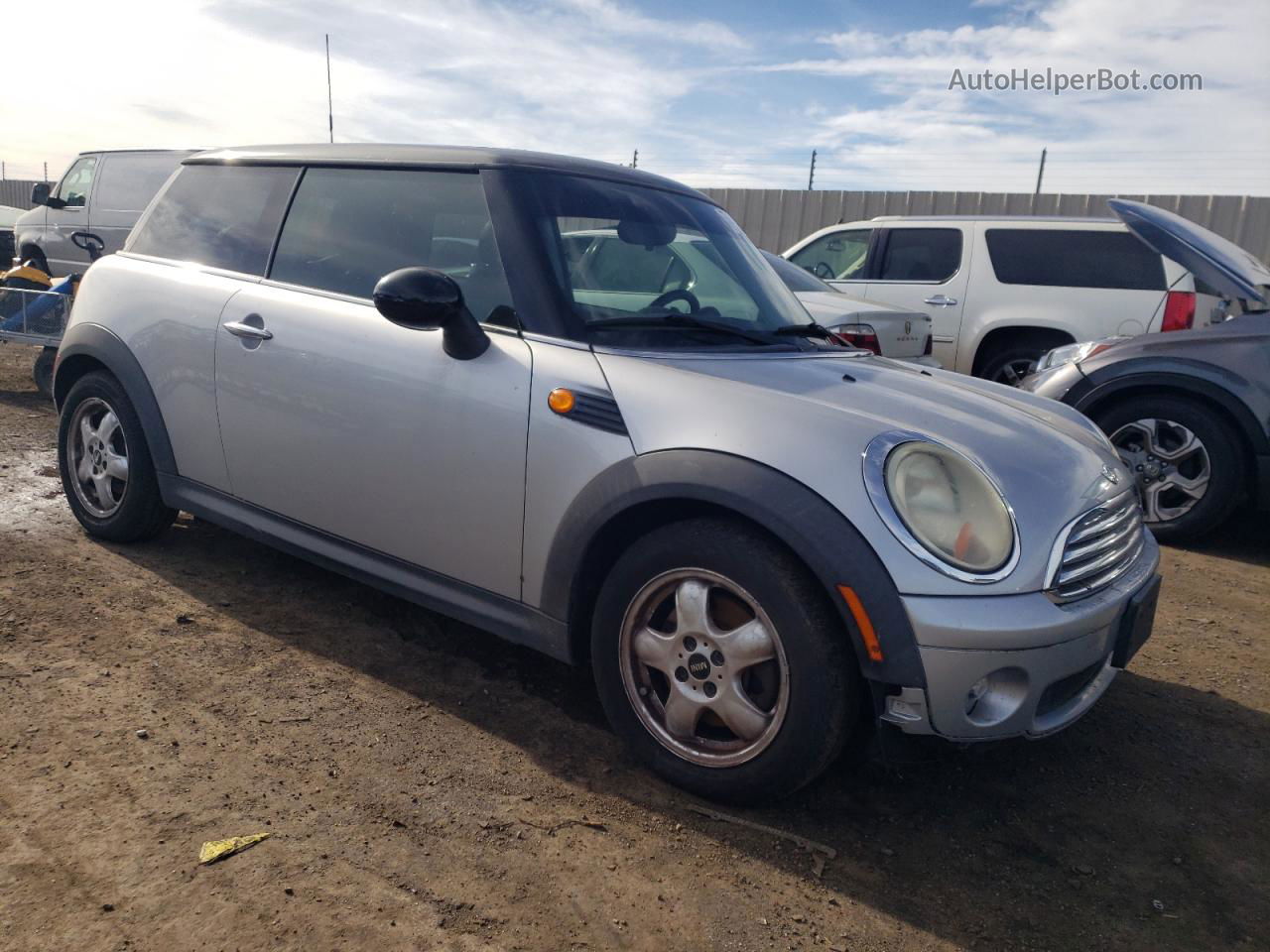 2007 Mini Cooper  Silver vin: WMWMF33537TT57526