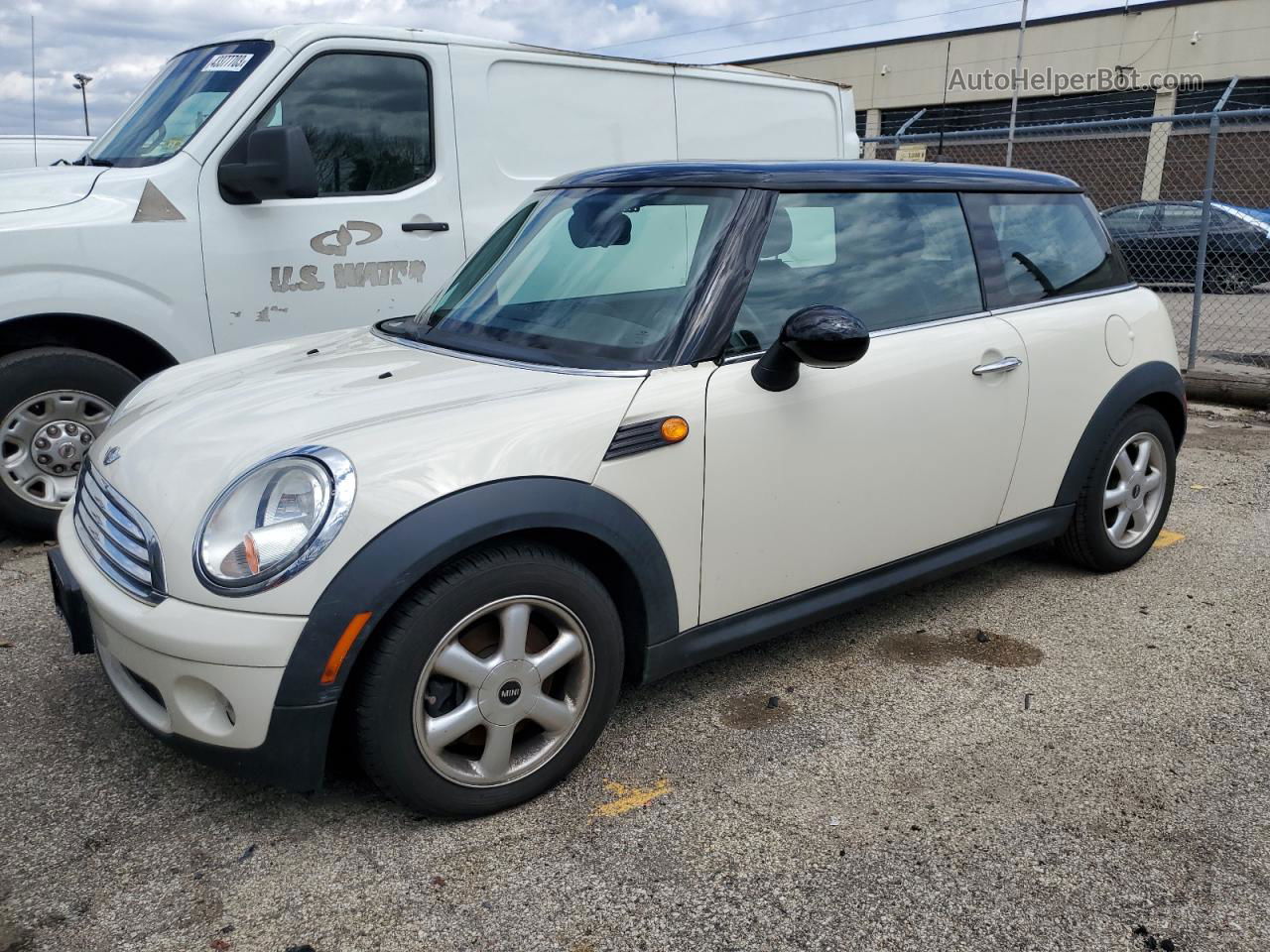 2007 Mini Cooper  White vin: WMWMF33537TT58496