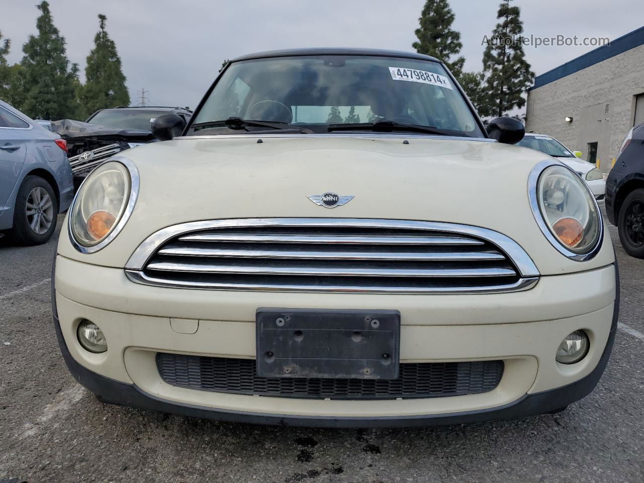 2007 Mini Cooper  White vin: WMWMF33547TT55493