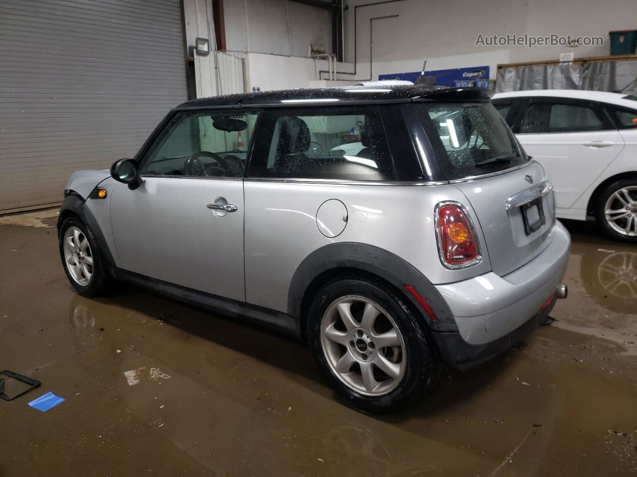 2007 Mini Cooper  Silver vin: WMWMF33567TT52787