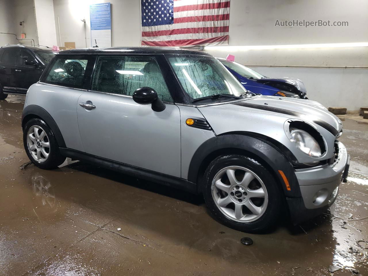 2007 Mini Cooper  Silver vin: WMWMF33567TT52787