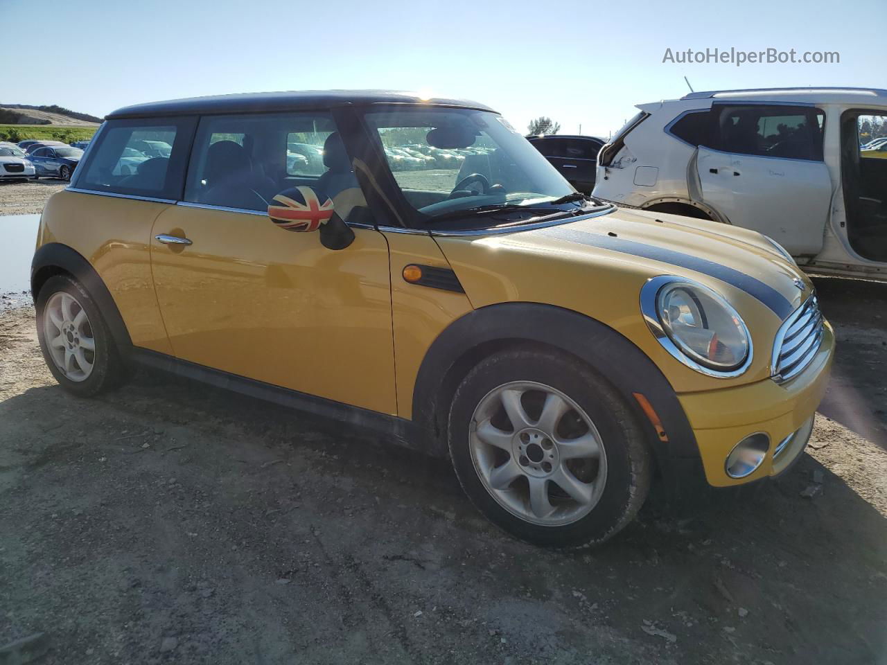 2007 Mini Cooper  Желтый vin: WMWMF33567TT55964