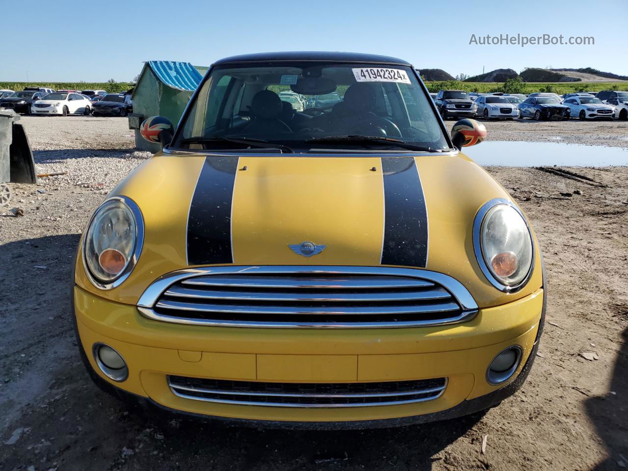 2007 Mini Cooper  Желтый vin: WMWMF33567TT55964