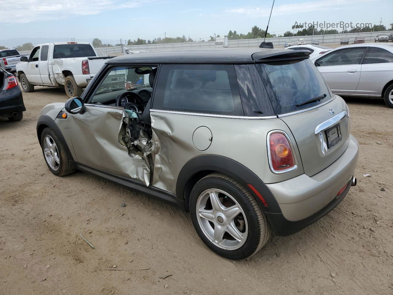 2007 Mini Cooper  Желто-коричневый vin: WMWMF33577TT50367