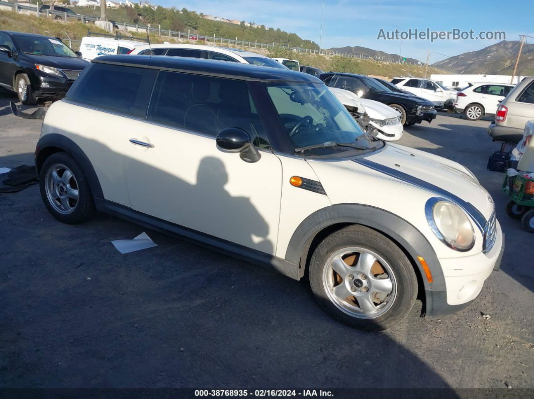 2007 Mini Cooper   White vin: WMWMF33577TT57951