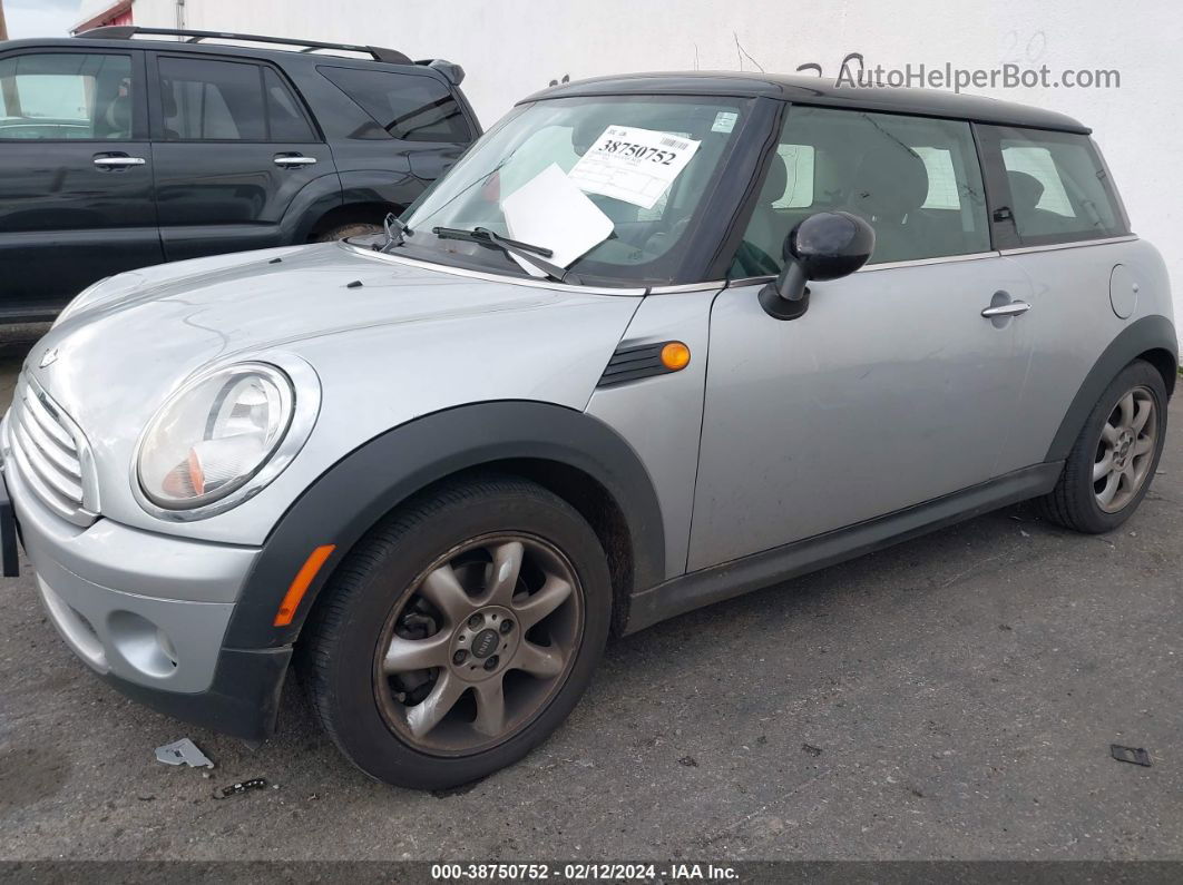 2007 Mini Cooper   Silver vin: WMWMF33577TU61923