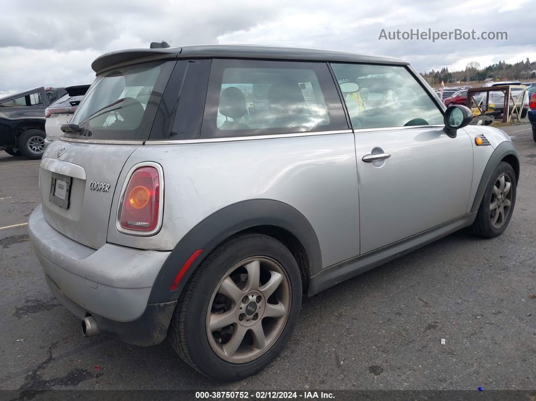 2007 Mini Cooper   Silver vin: WMWMF33577TU61923