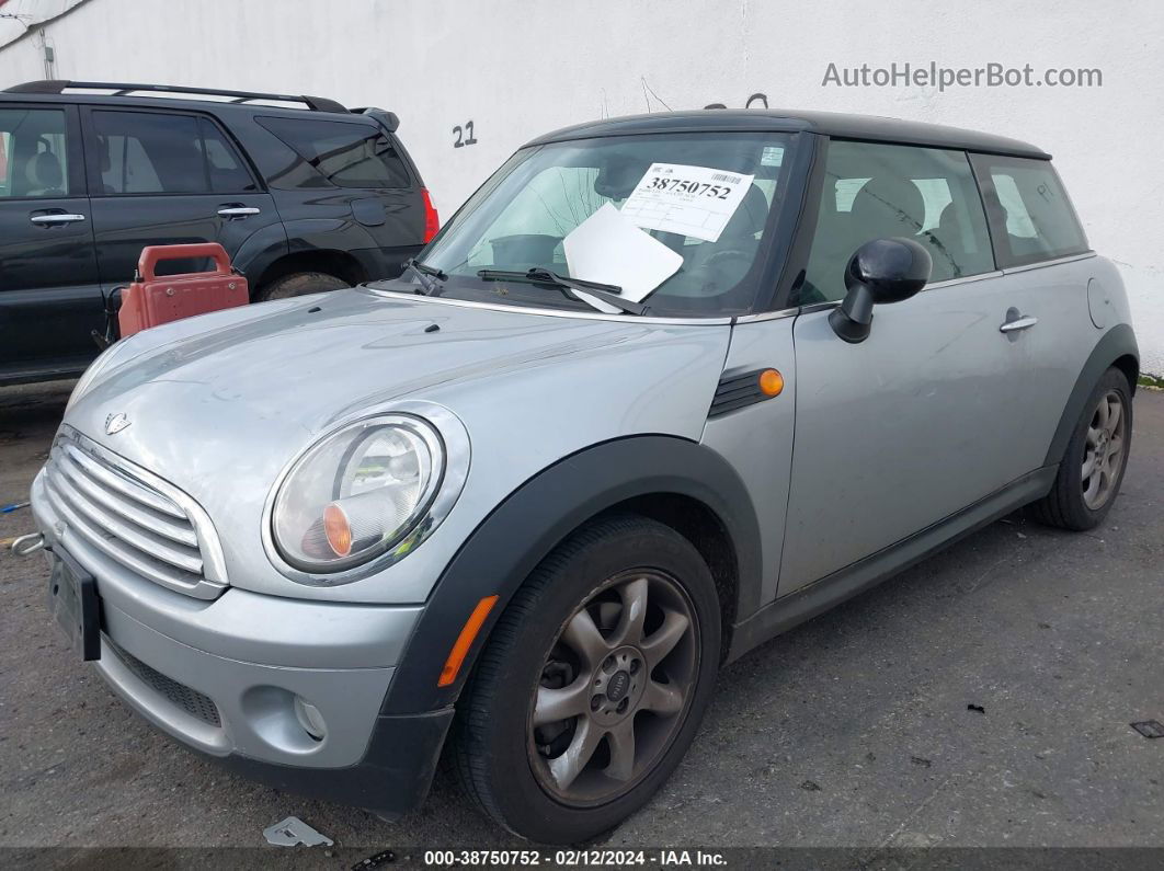 2007 Mini Cooper   Silver vin: WMWMF33577TU61923