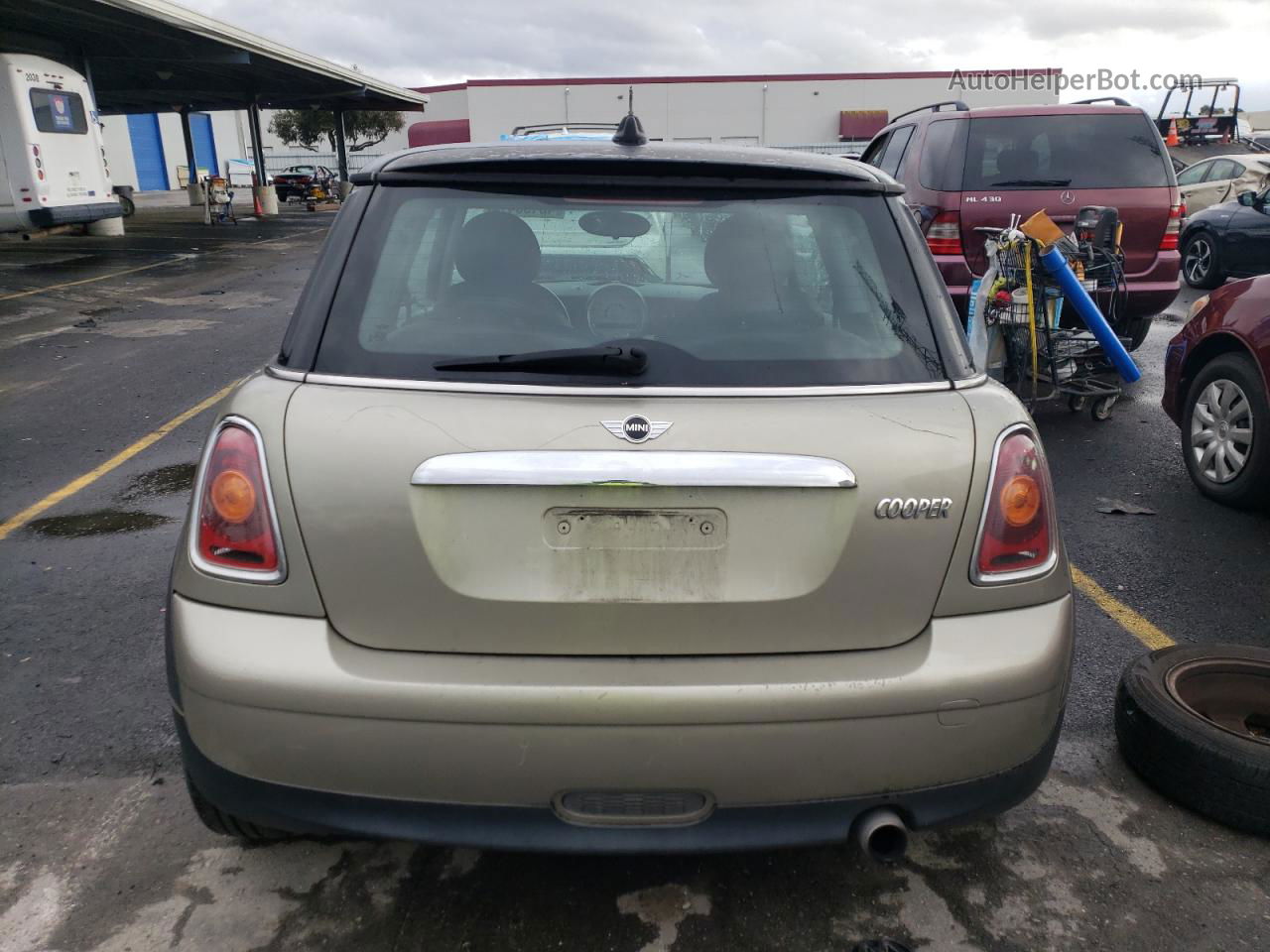 2007 Mini Cooper  Золотой vin: WMWMF33587TT57408