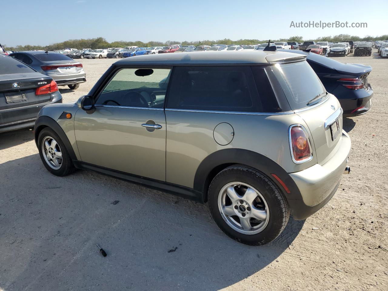 2007 Mini Cooper  Gold vin: WMWMF33587TT57733