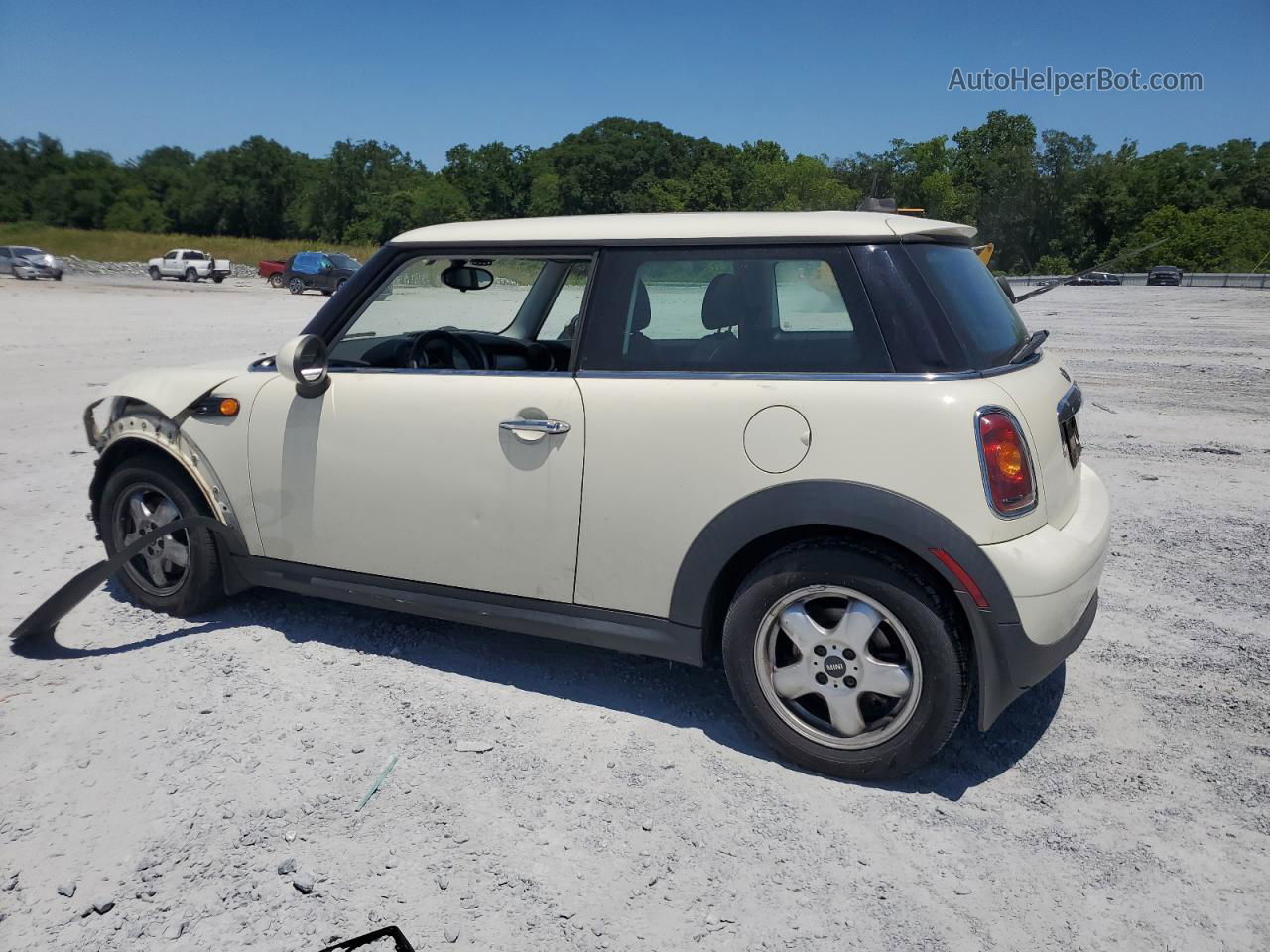 2007 Mini Cooper  White vin: WMWMF33597TT57496