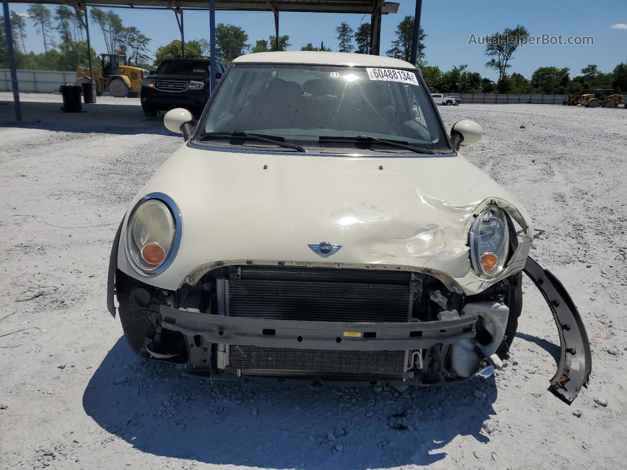 2007 Mini Cooper  White vin: WMWMF33597TT57496