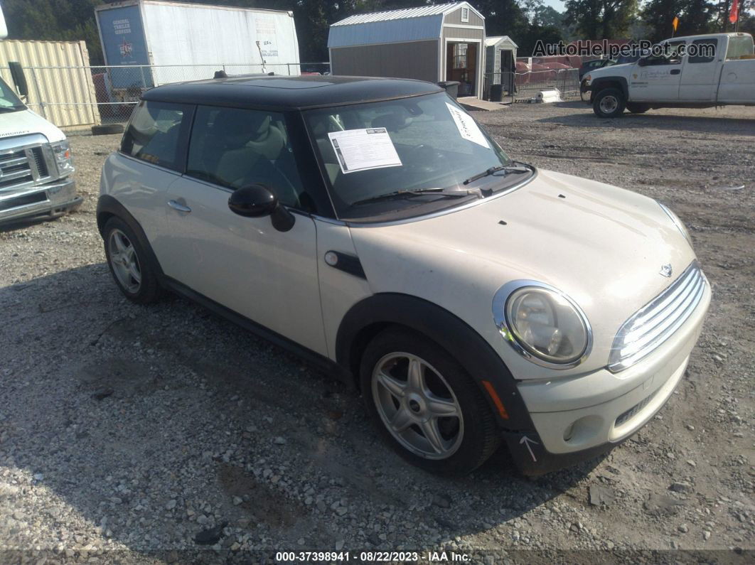 2007 Mini Cooper Hardtop   White vin: WMWMF33597TT58051