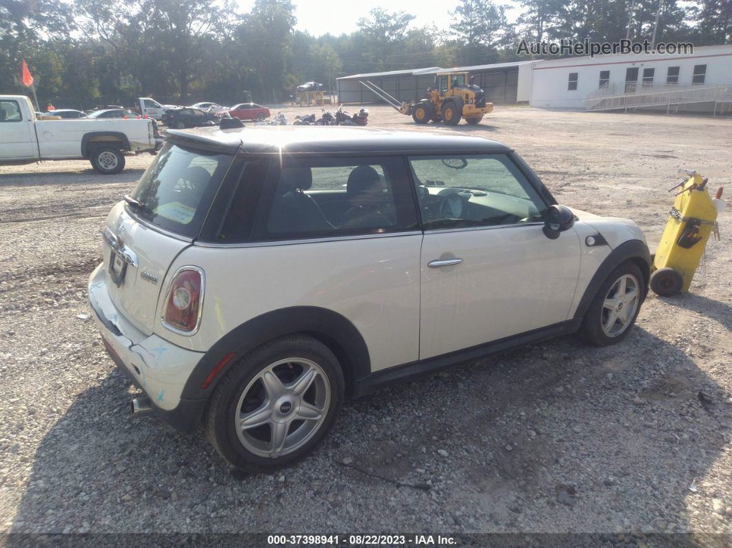 2007 Mini Cooper Hardtop   White vin: WMWMF33597TT58051