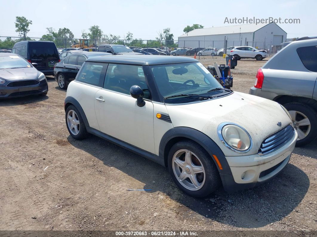 2007 Mini Cooper   Cream vin: WMWMF335X7TT50928