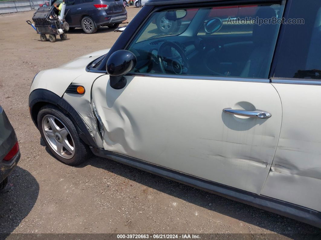 2007 Mini Cooper   Cream vin: WMWMF335X7TT50928