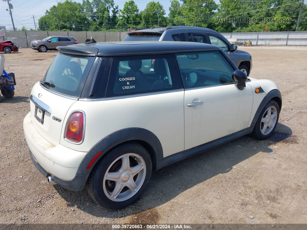 2007 Mini Cooper   Cream vin: WMWMF335X7TT50928