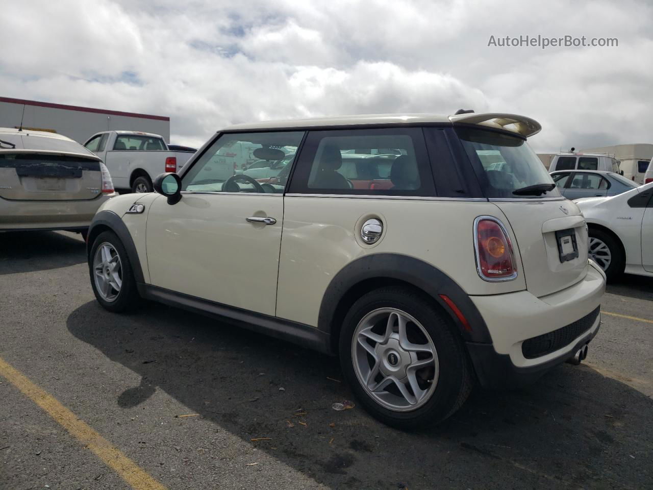 2007 Mini Cooper S Cream vin: WMWMF73507TL92385